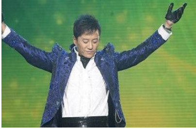 春晚|8次上春晚作死吸毒被抓，51岁无人问津，如今靠走穴捞金养活自己！