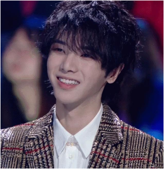[华晨宇]华晨宇前女友照曝光，看到她的“真实模样”后，网友：难怪华晨宇念念不舍！