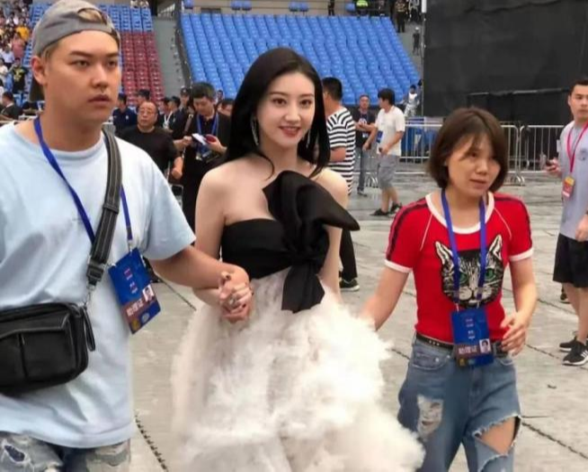 【景甜】“神仙姐姐”刘亦菲和“人间富贵花”景甜同框,高下立现?