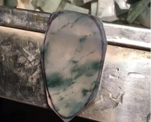 袁大头|一块飘花翡翠毛料，切出一片叶子来，直播过程！