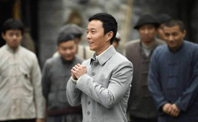 李连杰|梅艳芳对他爱不释手，李连杰把他当亲儿子，却因周润发一句话从此无人问津