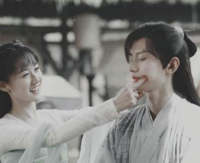 谭松韵|有种意外叫荧幕情侣年龄差，宋威龙谭松韵相差9岁，他俩相差20岁很配