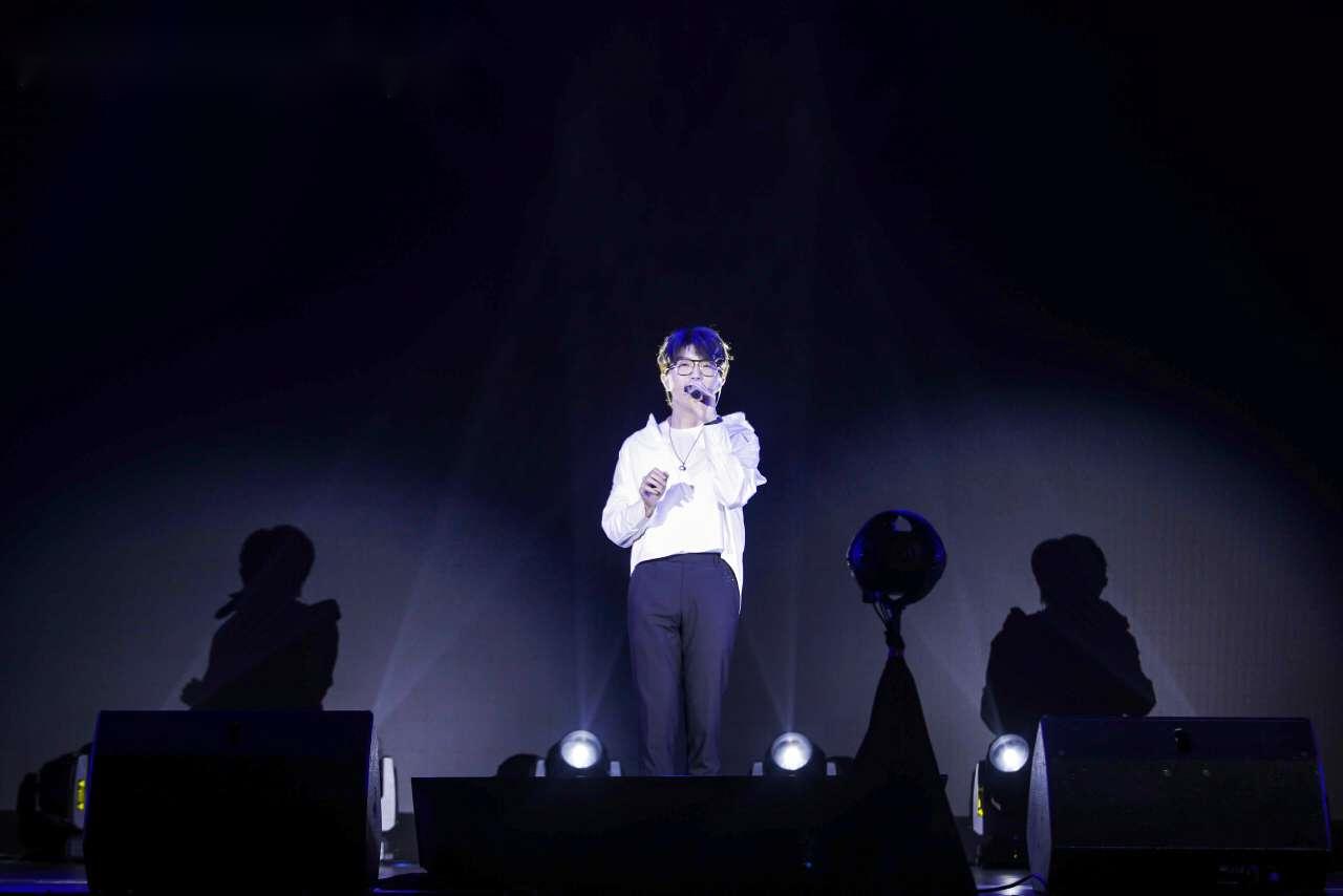 毛不易|26岁的毛不易歌词写出了62岁的经历 他背后还有多少\不易\的经历