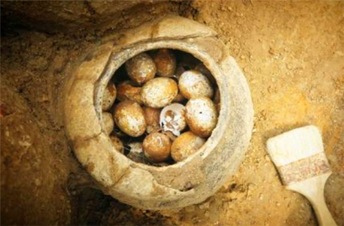 考古为何最惧怕古墓出现鸡蛋，难道真那么诡异？专家：碰都不能碰