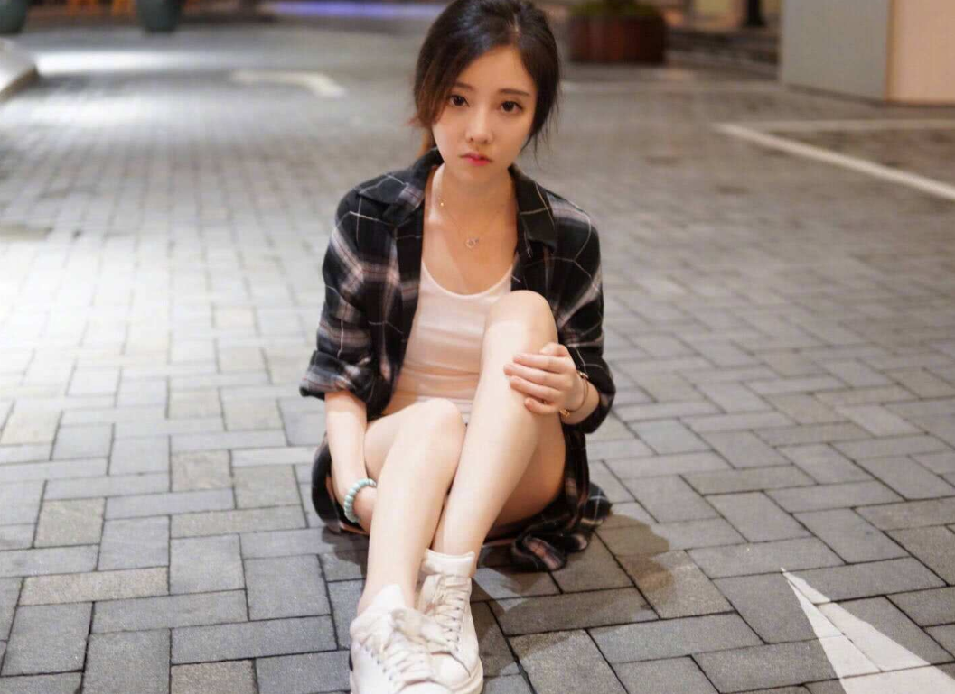 冯提莫|女孩最好不要进娱乐圈？吴京的话得到验证，冯提莫被人摸大腿19次