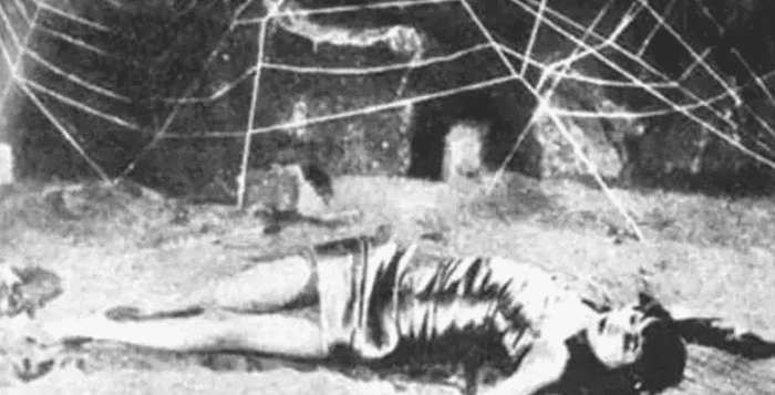 「王传君」1927年的《西游记》电影为啥禁播？看到蜘蛛精的裙子，你就明白了！