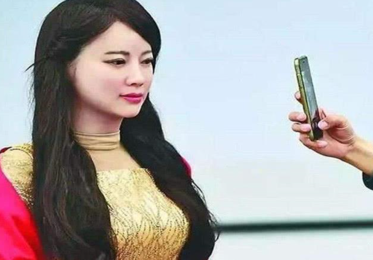 日本▲日本女性机器人遭疯抢？外形逼真，还能提供3种服务？