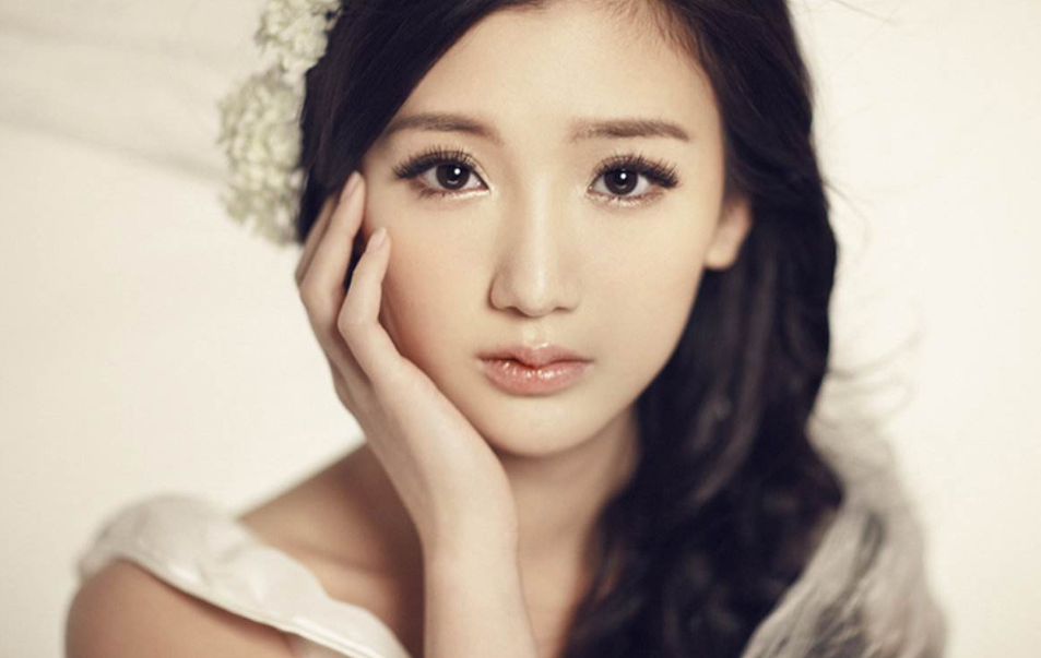 毛晓彤|她比毛晓彤和张韶涵还惨！ 自己叫了20年的哥哥竟然是自己亲爹！