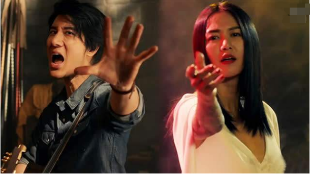 「张艺谋」投资10亿的电影拍成烂片，片尾曲却火的一塌糊涂，网友：扎心了