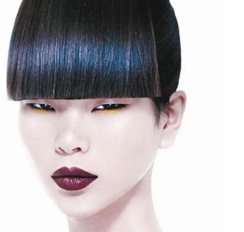 吕燕|还记得“第一丑模吕燕”吗？她儿子长大像极混血王子，帅到不敢认