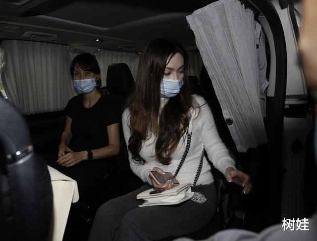 何鸿燊|何鸿燊家族12个第三代成员仅有两位送别赌王,生前最疼爱长房孙女