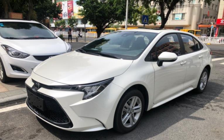 丰田雷凌|花13万提辆丰田雷凌贵吗？它的油耗低吗？车主：我想只说句大实话