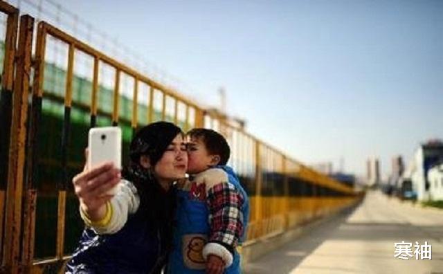 寒袖|45岁农民工被24岁外国女工友追求，米哈娜直言：中国男人很优秀！