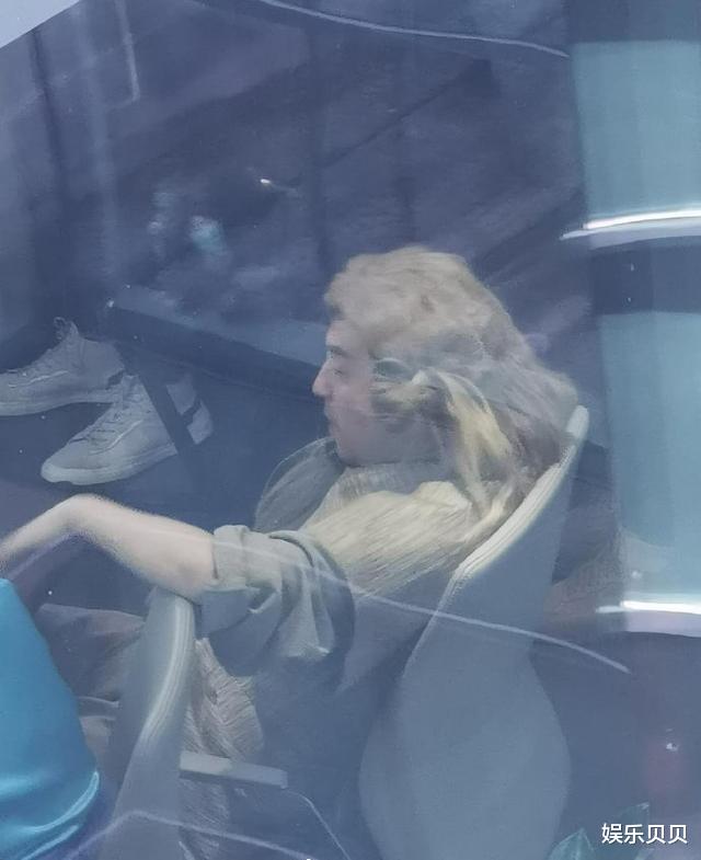 「迪丽热巴」《极限挑战》最新路透，邓伦与迪丽热巴同款侧颜杀，看起来太配了