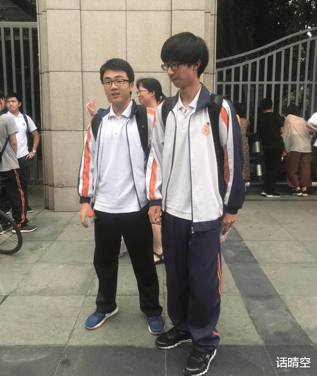 「」杭十四中高考点走出的第一位考生，直言：就这垃圾题还想阻止我打工