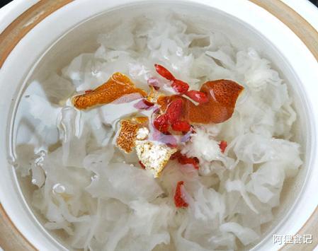 银耳@此甜汤是夏季完美的“润喉糖”,败火润喉又止咳,3块钱搞定一大锅