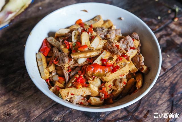 豆豉|舅舅一家来做客,妈妈做了8个农家菜招待,网友:真富有