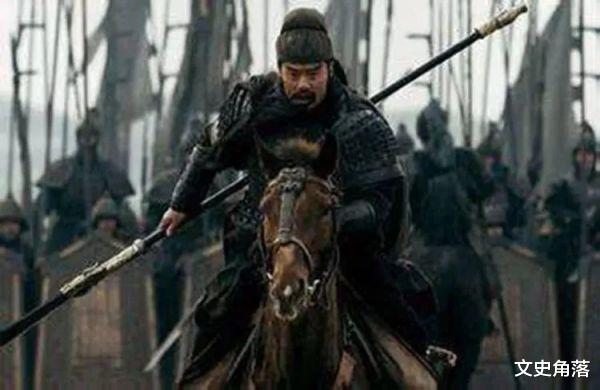 「刘备」被历史骗了千年,其实三国最厉害的人是他,张飞关羽都不值一提