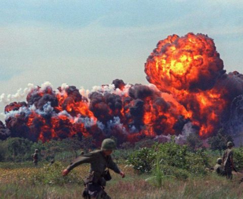 『越南』此国曾对外放狠话，谁动中国就对谁出手，4年后自己做出无耻之举