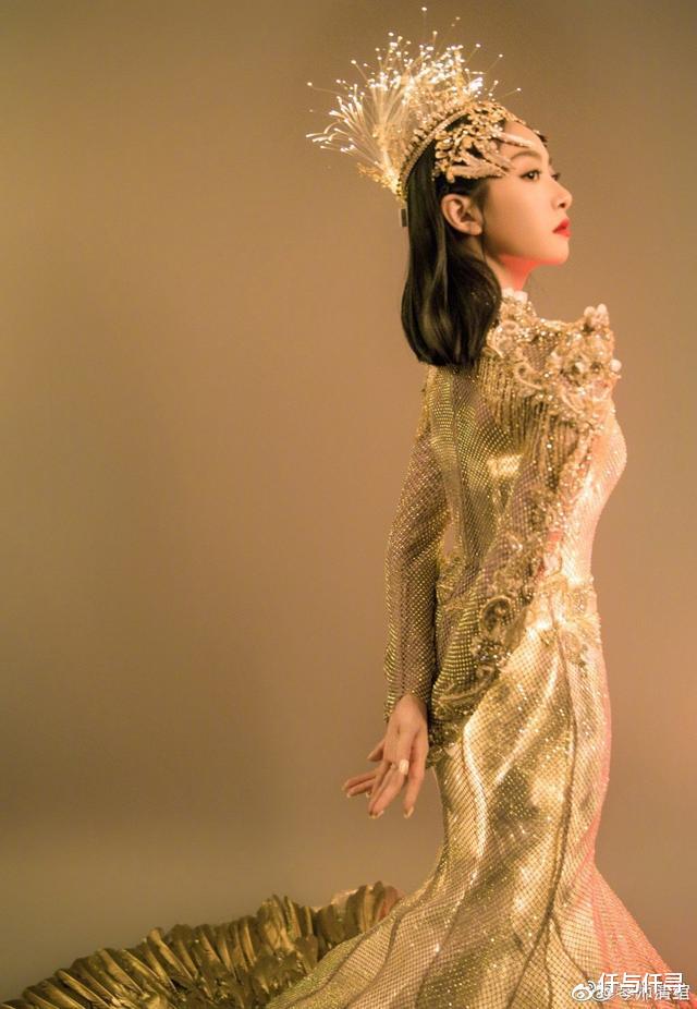 宋茜|宋茜金鹰战袍并没赢,谭松韵时尚资源太虐了,2017年旧款礼服所幸有哥哥相伴