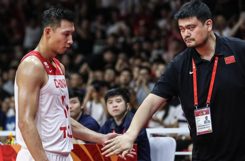 姚明■二选一，姚明为何选麦迪？禅师：当年他拒绝科比，就是拒绝总冠军