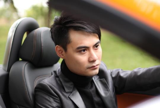 外来媳妇本地郎|珠江台《外来媳妇本地郎》洗剪吹扮演者邝祖乐，剧中的第一帅哥