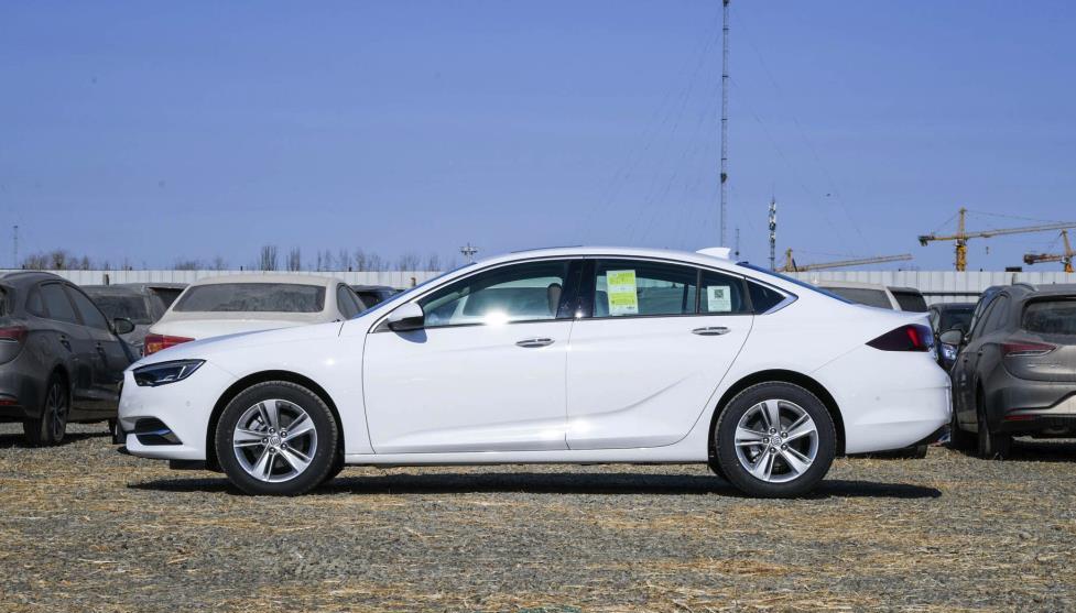 别克君威|对比丰田凯美瑞后，入手了别克君威，4200公里后车主说了实在话！