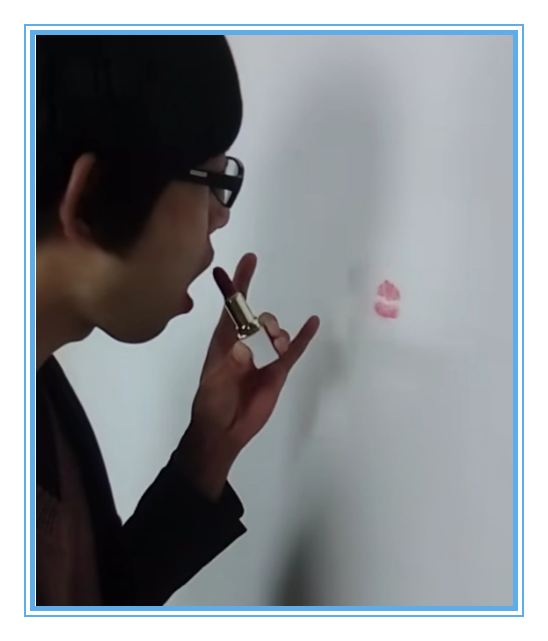 迪丽热巴|男生用“唇印”画迪丽热巴，本以为在蹭热度，看到成品：这是本人吗？