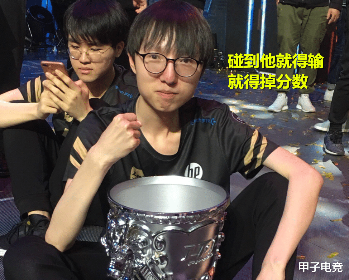 pdd：PDD谈RNG选手，最喜欢的是UZI，最讨厌的就是打野MLXG