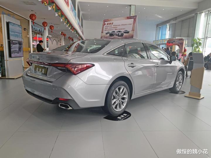 亚洲龙|“亚洲龙”中期改款，鱼鳞式格栅比雷克萨斯还夸张，不到20万，或再成爆款