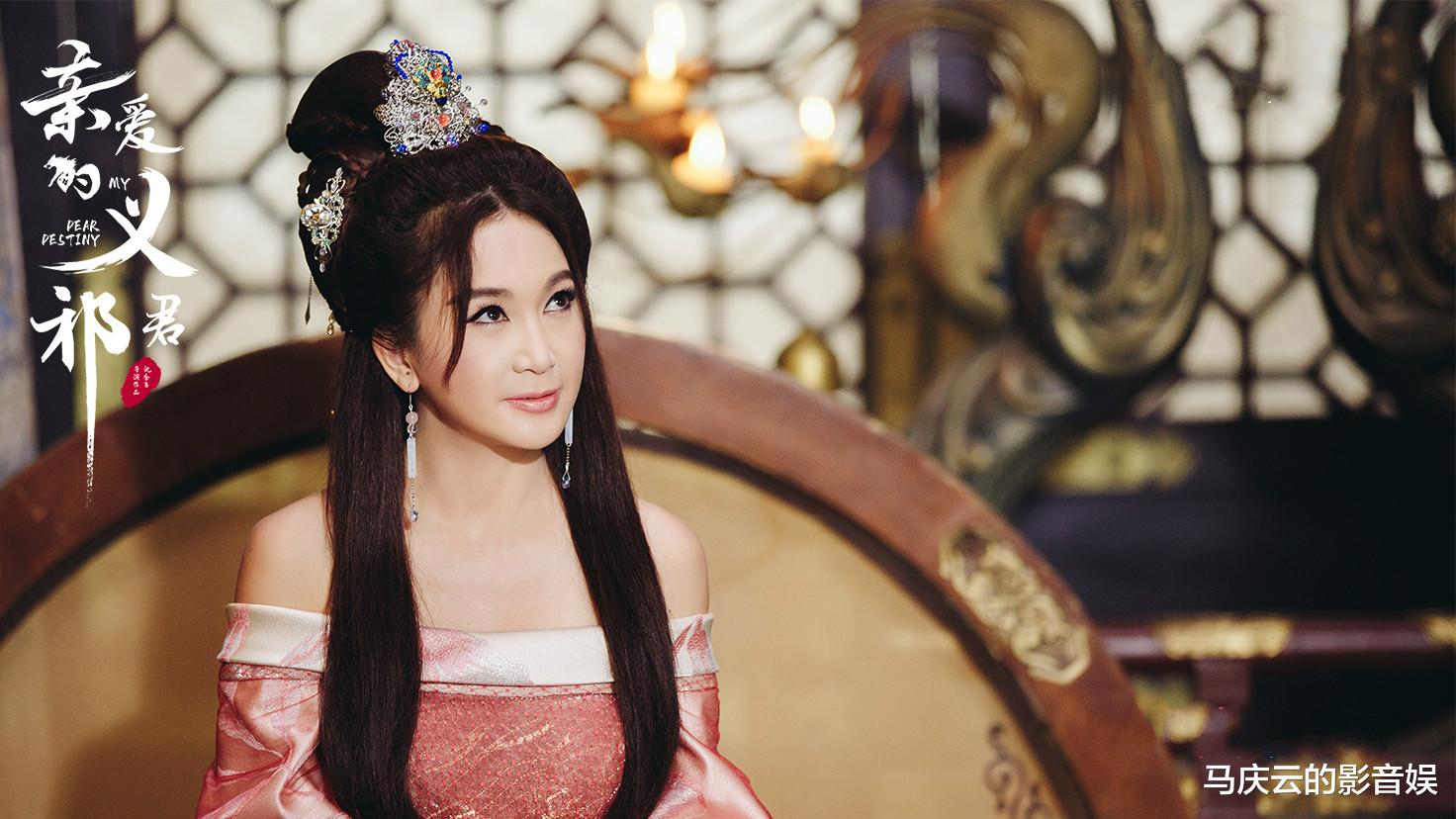 「温碧霞」温碧霞新剧开播，饰演太妃，依旧显年轻，但演什么都是苏妲己造型