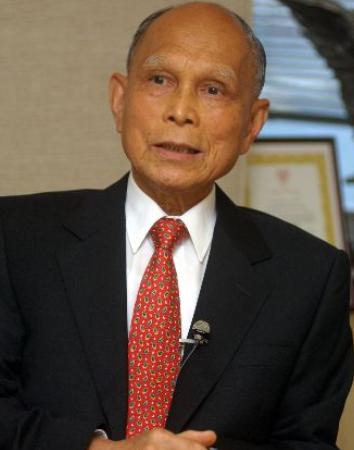 霍英东■39年前,赌王“坑”了霍英东2次后,准继承人何猷光横死街头