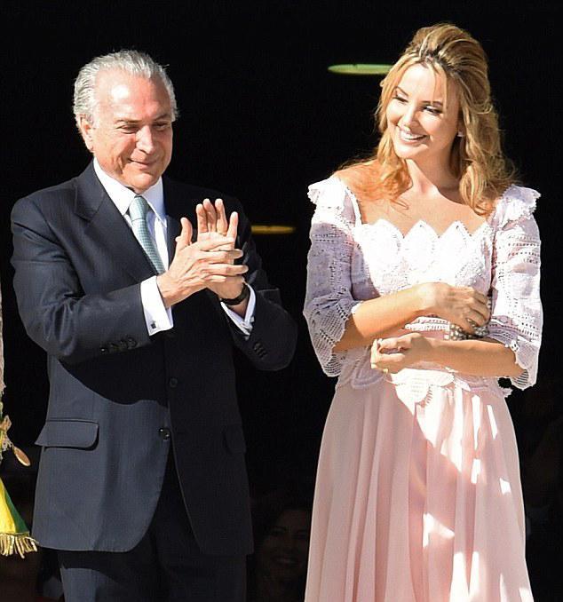 『印度』巴西总统偏爱“爷孙恋”！小43岁老婆丰腴美艳，凭啥嘲笑马克龙？