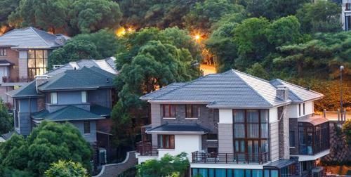 ##农村自建二层方正别墅，面宽12米，有6室1厅和堂屋露台，值得一看