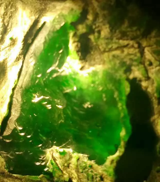 翡翠@翡翠帝王绿原石，我的眼已被靓瞎！！