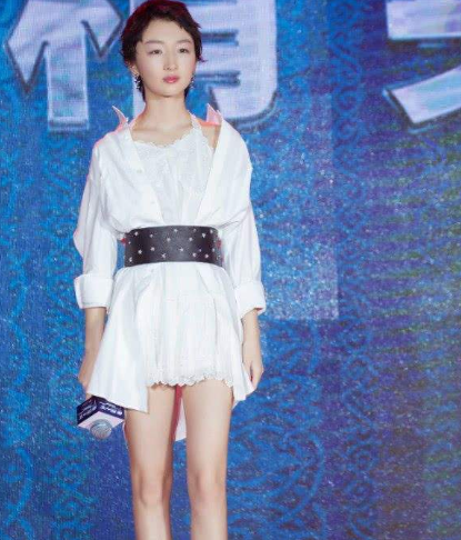 鹿晗|“长得丑却红得很”的5位女星,周冬雨还能看,最后一位丑到过分