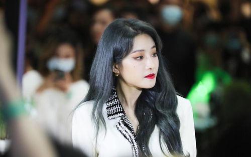 首映|《我和我的家乡》首映，女团献唱主题曲没喻言镜头，引起众多争议