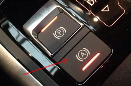 【老司机】开车时车内这四个按钮别乱按，老司机：按下就是亲人泪两行