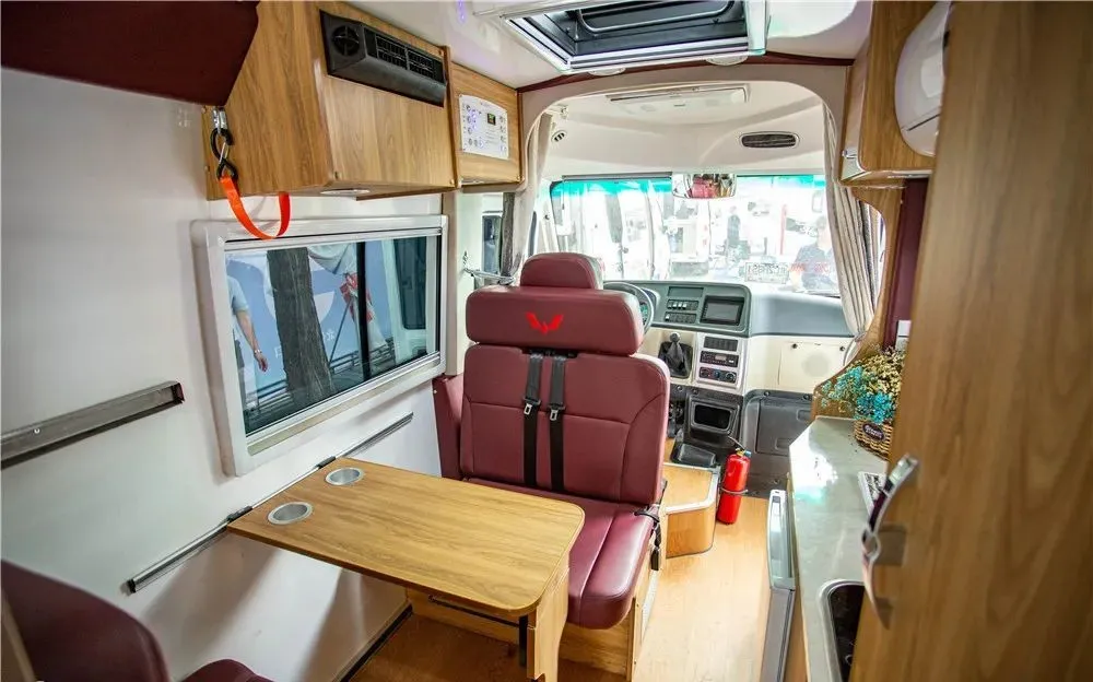 房车|人民要什么！我们造什么！五菱宏光它带着新房车又来了！