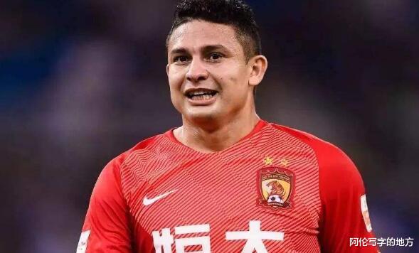 国足@国足大胜上港一人却难言开心,曾被寄予厚望,如今却表现难堪重用