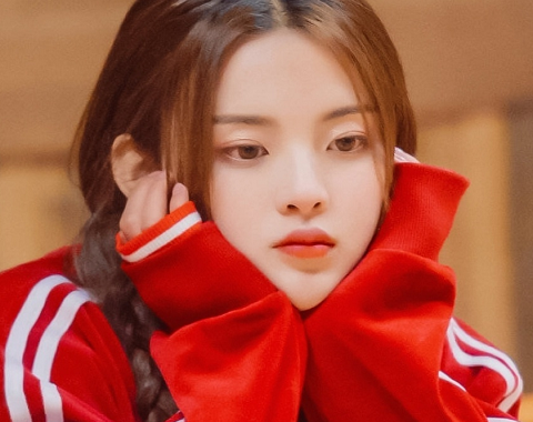 杨超越|杨超越只关注1位《创造营》学员,看清是谁后,眼光很不错