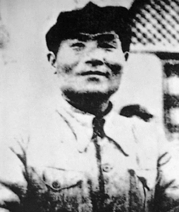 张国焘|张国焘投奔蒋介石：兄弟在外，糊涂多时！一旁的周总理说了8个字