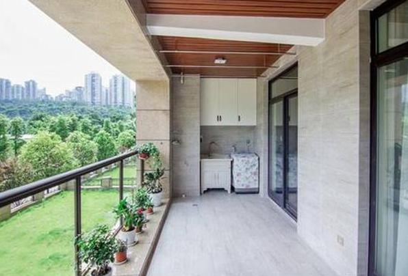 |装修时，先封阳台还是先贴瓷砖？弄错顺序，刮风下雨漏水全白做！