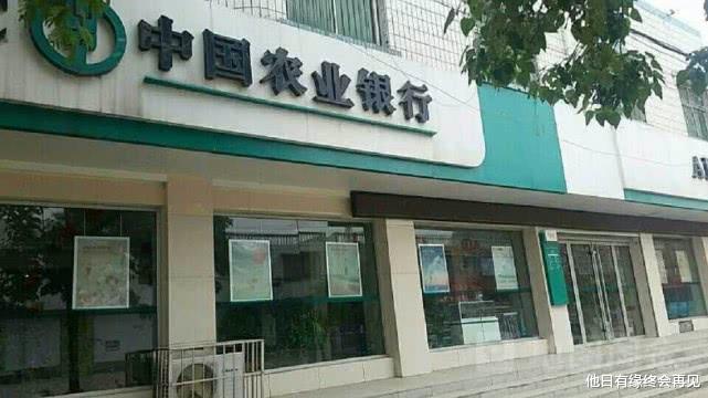 @银行基层员工的辛酸：不少人偷偷抹眼泪，千万别轻易进银行