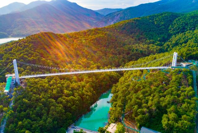 「南充」南充首个7D玻璃桥横空出世！凌云山风景区，国家4a级风景区不容错过！