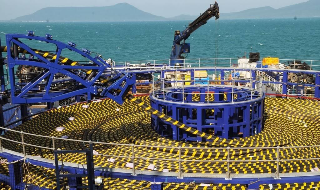 卫星|真实的互联网世界，从来不是「无线」的