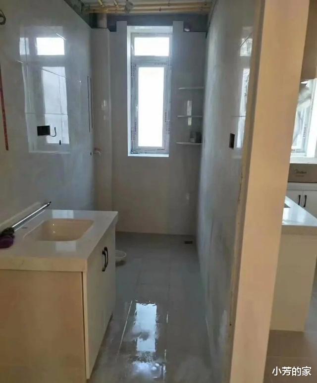 |如果厨房空间不够，还想多些收纳柜的话，那就学学她家厨房设计吧