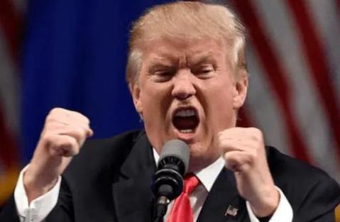 李开复▲他在美国赚了27年美金，拒绝改美籍后，转身将864家公司搬回中国