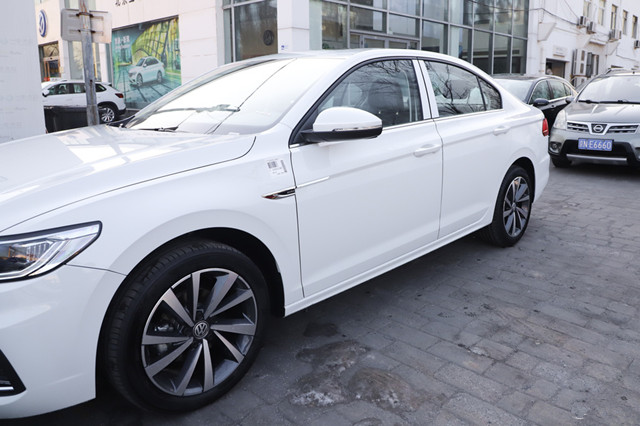 大众汽车▲大众又成功了!从9.88万下探到7.18万,30天狂甩23731辆