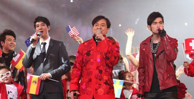 #贾静雯#成龙60大寿257位明星到场，而周润发60大寿，竟是这番景象！